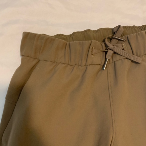 khaki woven “on the fly” lulu pants size 4 - Picture 2 of 2